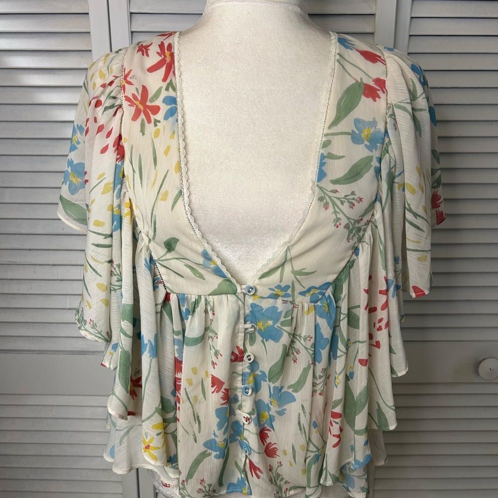 Floral Ruffle V-Neck Top - Picture 3 of 4